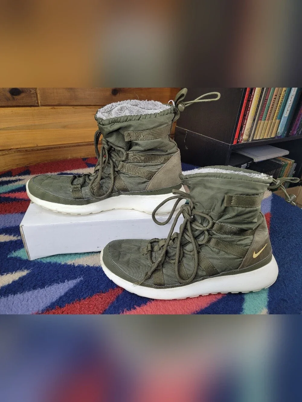 Nike Roshe Run Hi Sneakers Boots Womens 10 Forest Green Faux Fur Lined Lace Up